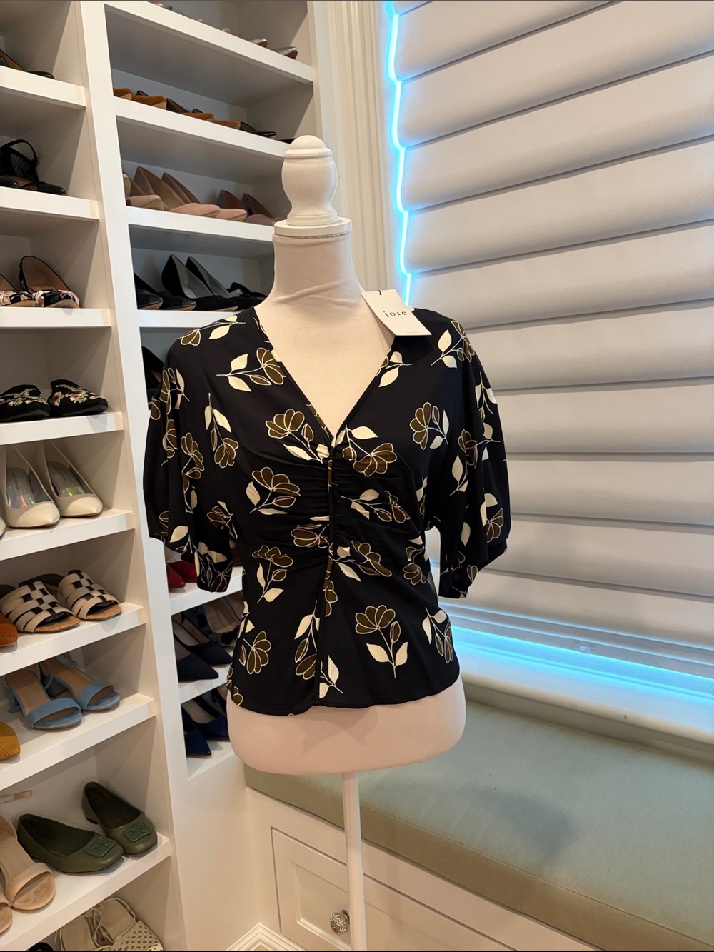 NWT Joie Black Floral V-Neck Ruched Short-Sleeve Blouse Sz 4